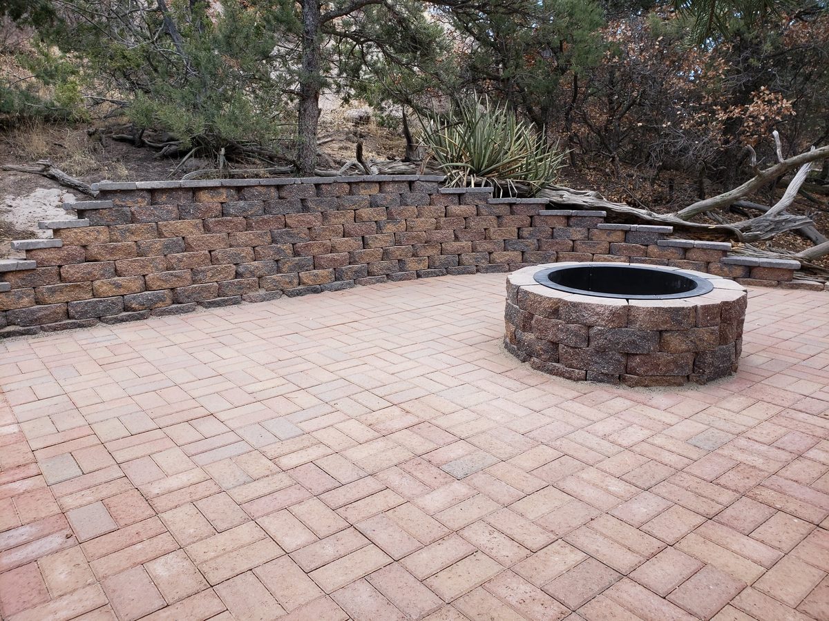 Paver patio with fire pit